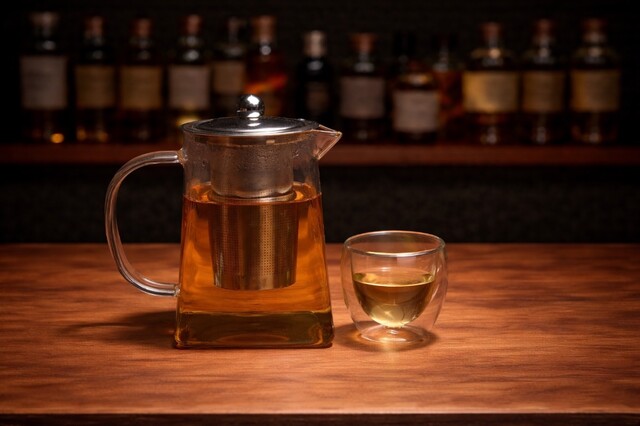 Juicy berry tea with a bright cherry twist.