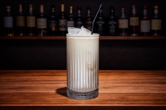 Mix of white rum, pineapple juice, coconut syrup and cream.