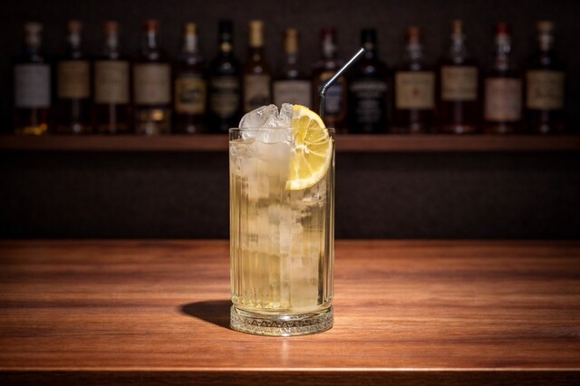 Mix of vodka, gin, white rum, triple sec, tequila, lemon juice, sugar syrup and energy drink with lemon.
