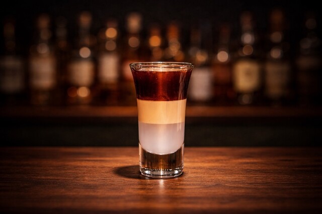 Mix of almond syrup, cream liqueur and Jägermeister.